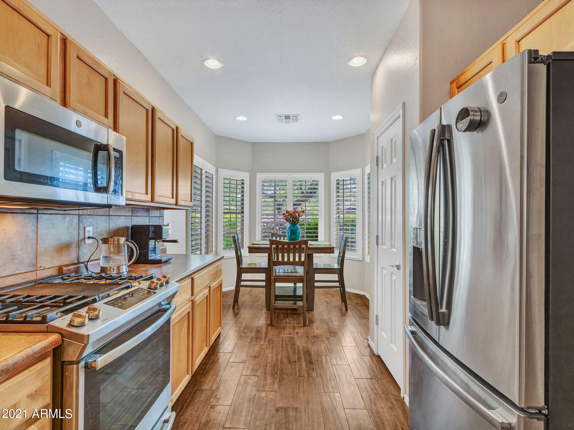 4622 West Cottontail Road Phoenix, AZ 85086 - Photo 5 of 34 4622 W Cottontail Rd_02-Kitchen (1)