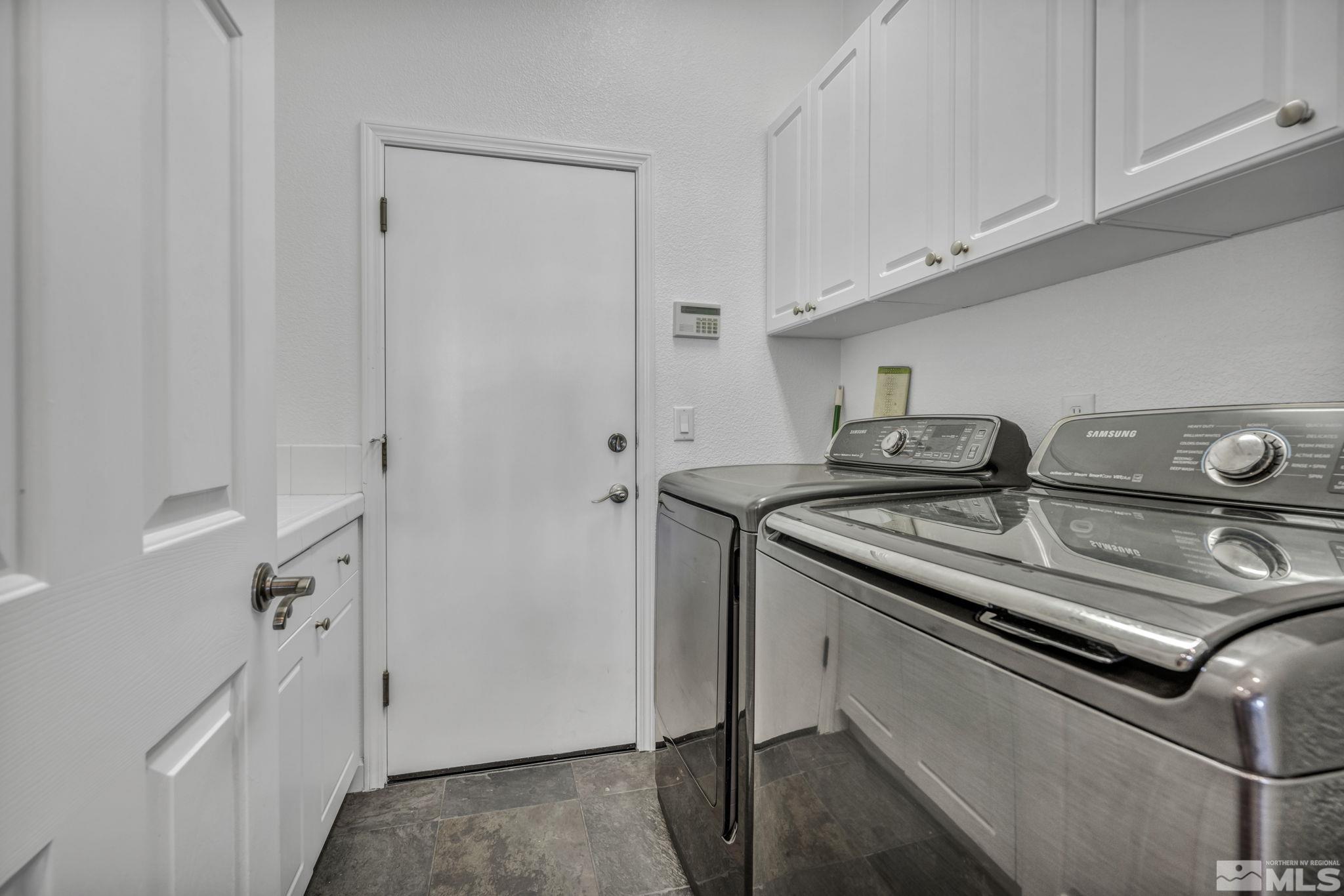 5544 New Mexico Court Reno, NV 89511 - Photo 11 of 39 a utility room with dryer and washer