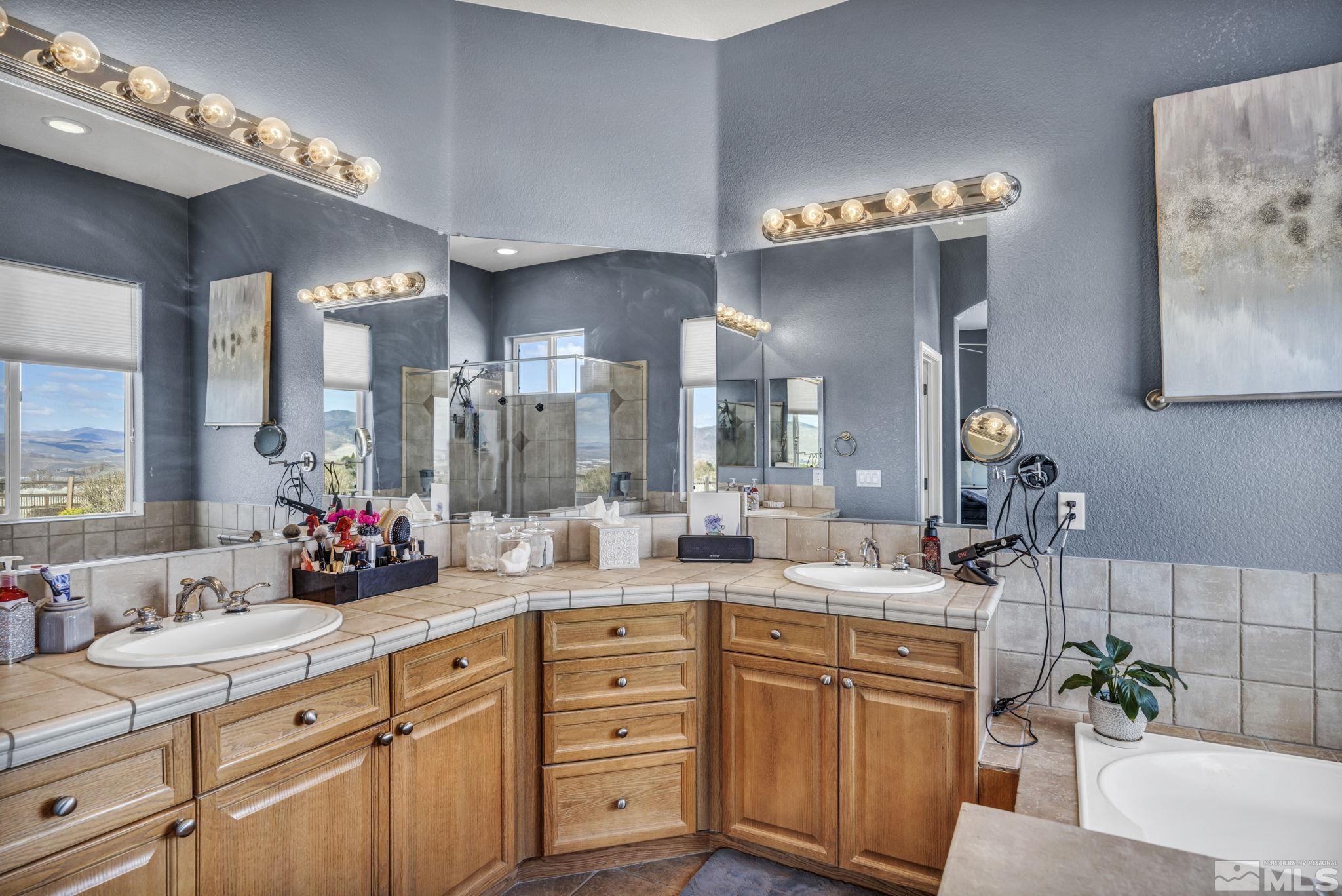5544 New Mexico Court Reno, NV 89511 - Photo 24 of 39 a spacious bathroom with double vanity and a mirror
