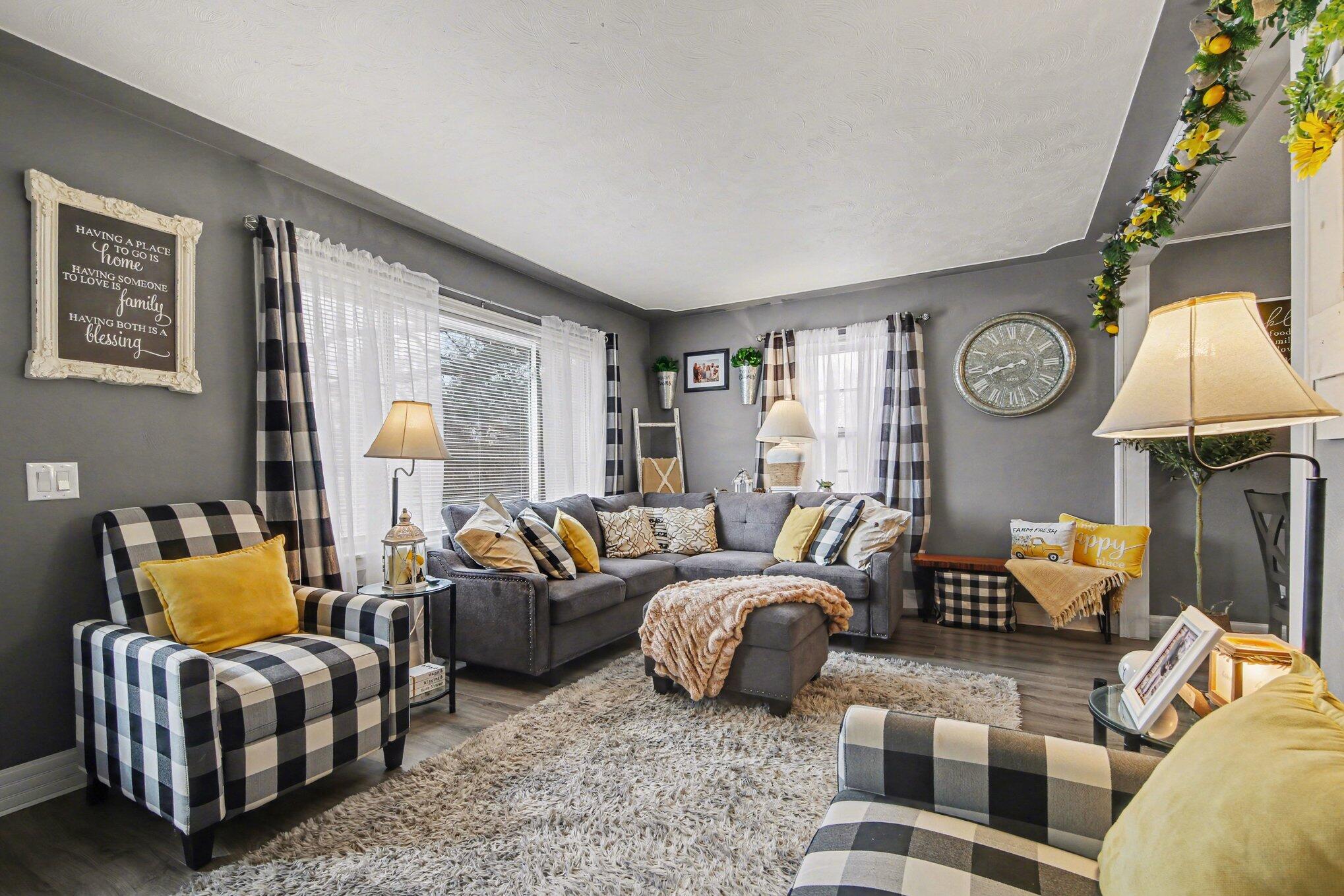 820 Quarterline Road Muskegon, MI 49442 - Photo 2 of 27 006_file_9889