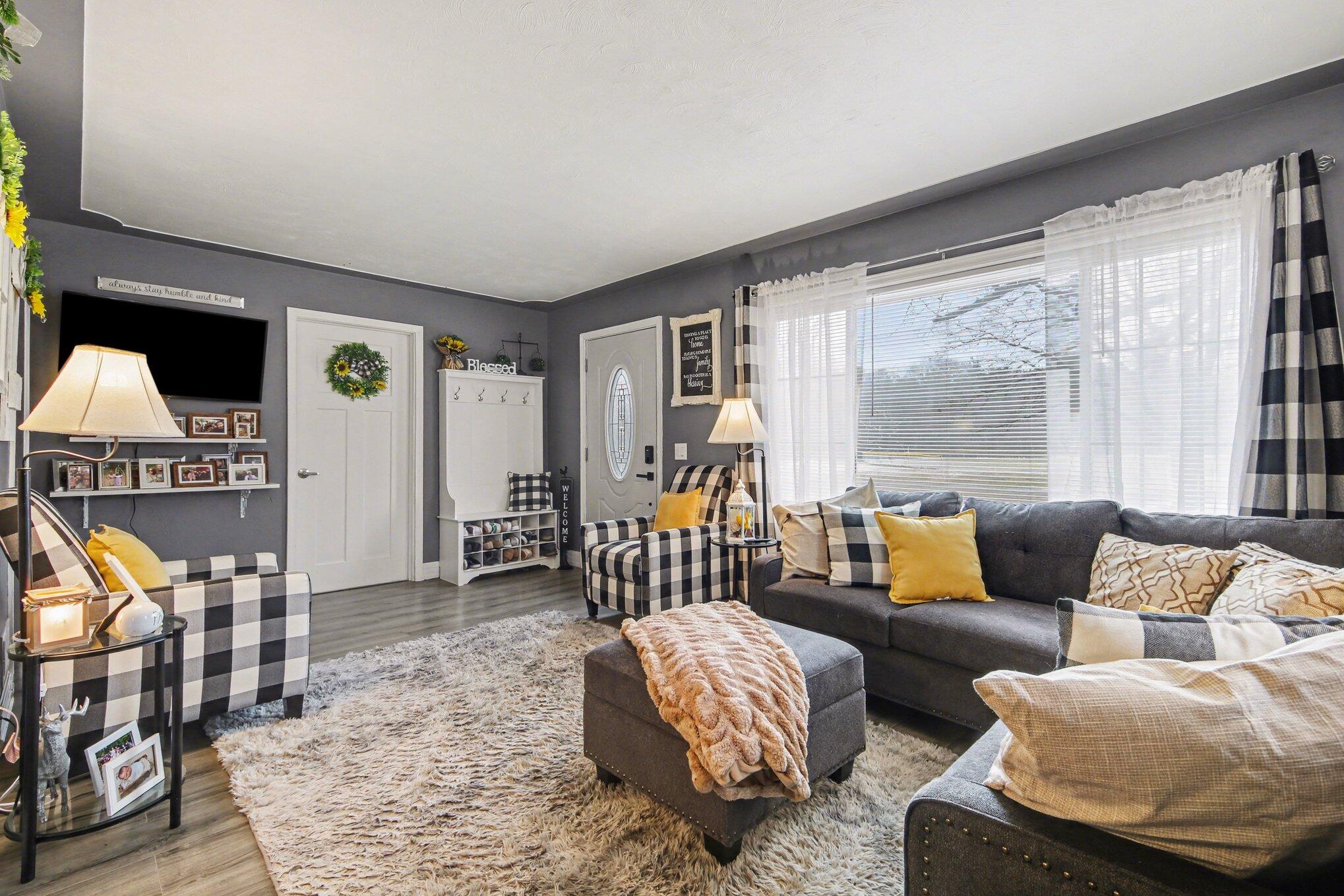 820 Quarterline Road Muskegon, MI 49442 - Photo 4 of 27 008_file_9620