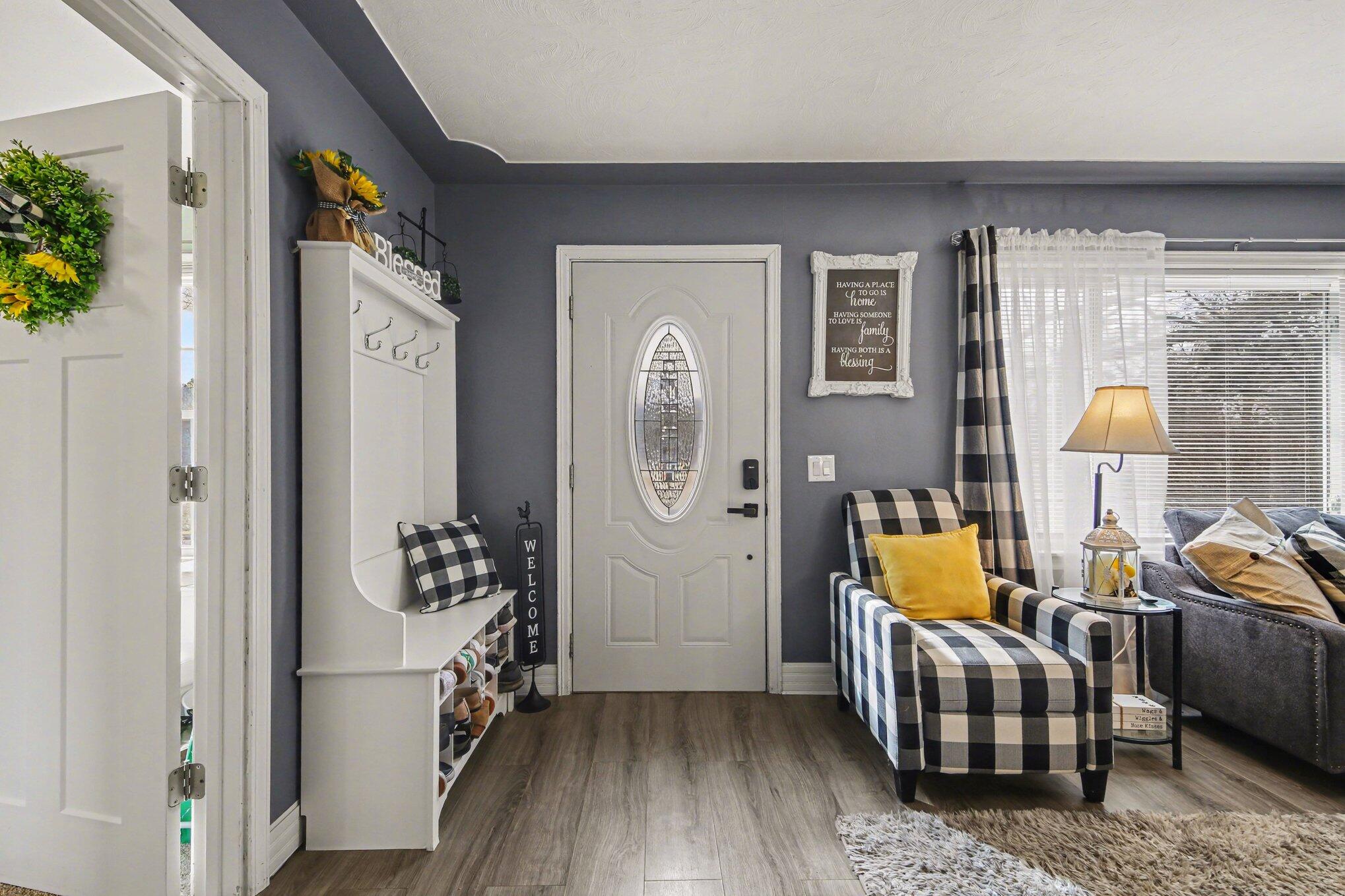 820 Quarterline Road Muskegon, MI 49442 - Photo 5 of 27 005_file_5843