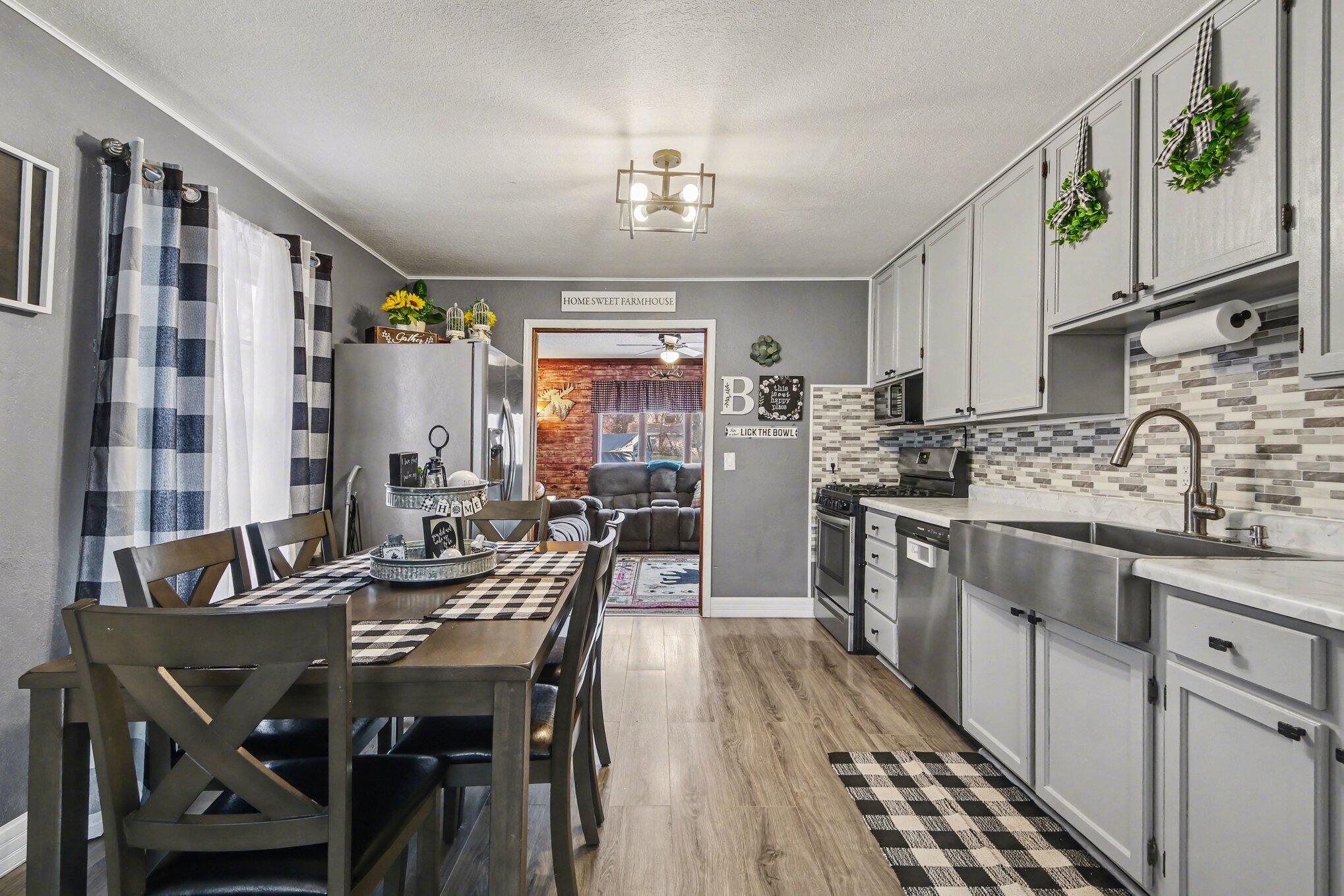 820 Quarterline Road Muskegon, MI 49442 - Photo 6 of 27 010_file_6940