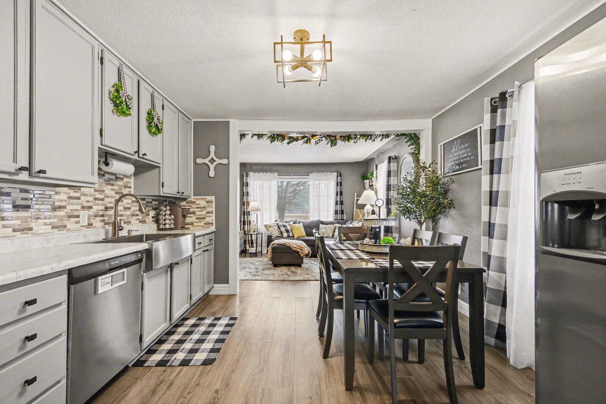 820 Quarterline Road Muskegon, MI 49442 - Photo 7 of 27 011_file_4589