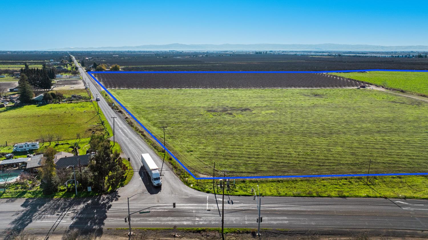 11097 South Union Road Manteca, CA 95336 - Photo 20 of 22 a view of a swimming pool and an outdoor seating