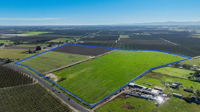 an aerial view of a tennis court