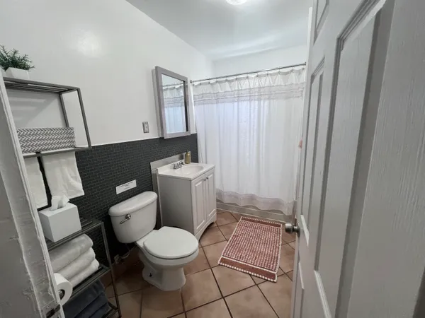 $3,500 | 204 South M Street, Unit UPSTAIRS, Lake Worth Beach, FL 33460