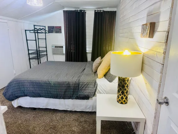 $3,500 | 204 South M Street, Unit UPSTAIRS, Lake Worth Beach, FL 33460