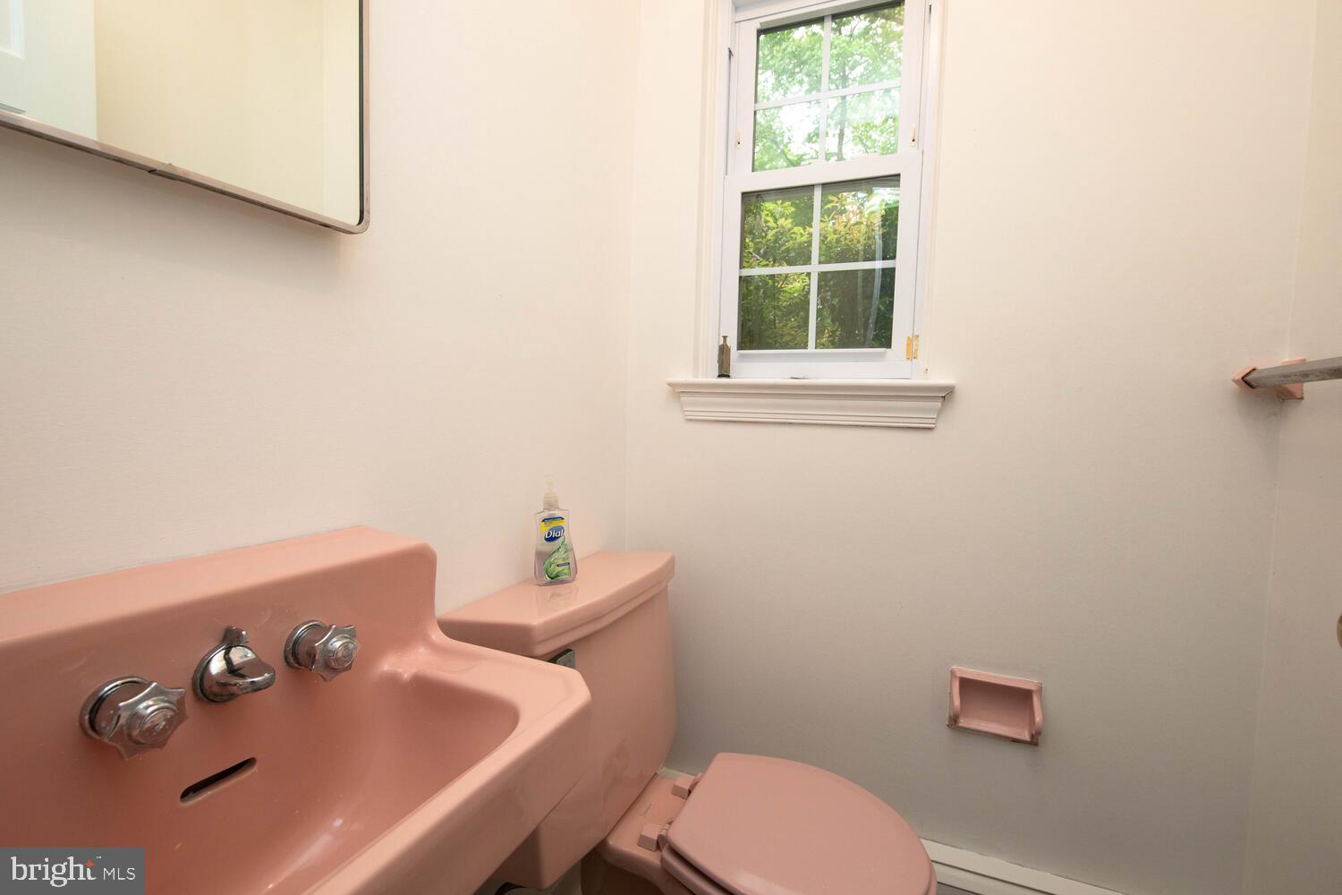 1134 Devon Road Jenkintown, PA 19046 - Photo 21 of 40 1st floor powder room
