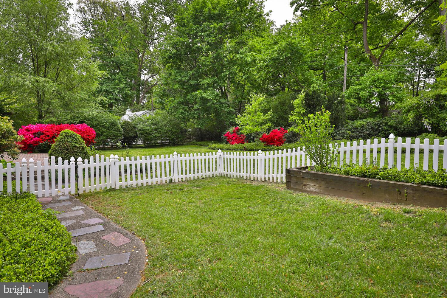 1134 Devon Road Jenkintown, PA 19046 - Photo 5 of 40 Side yard