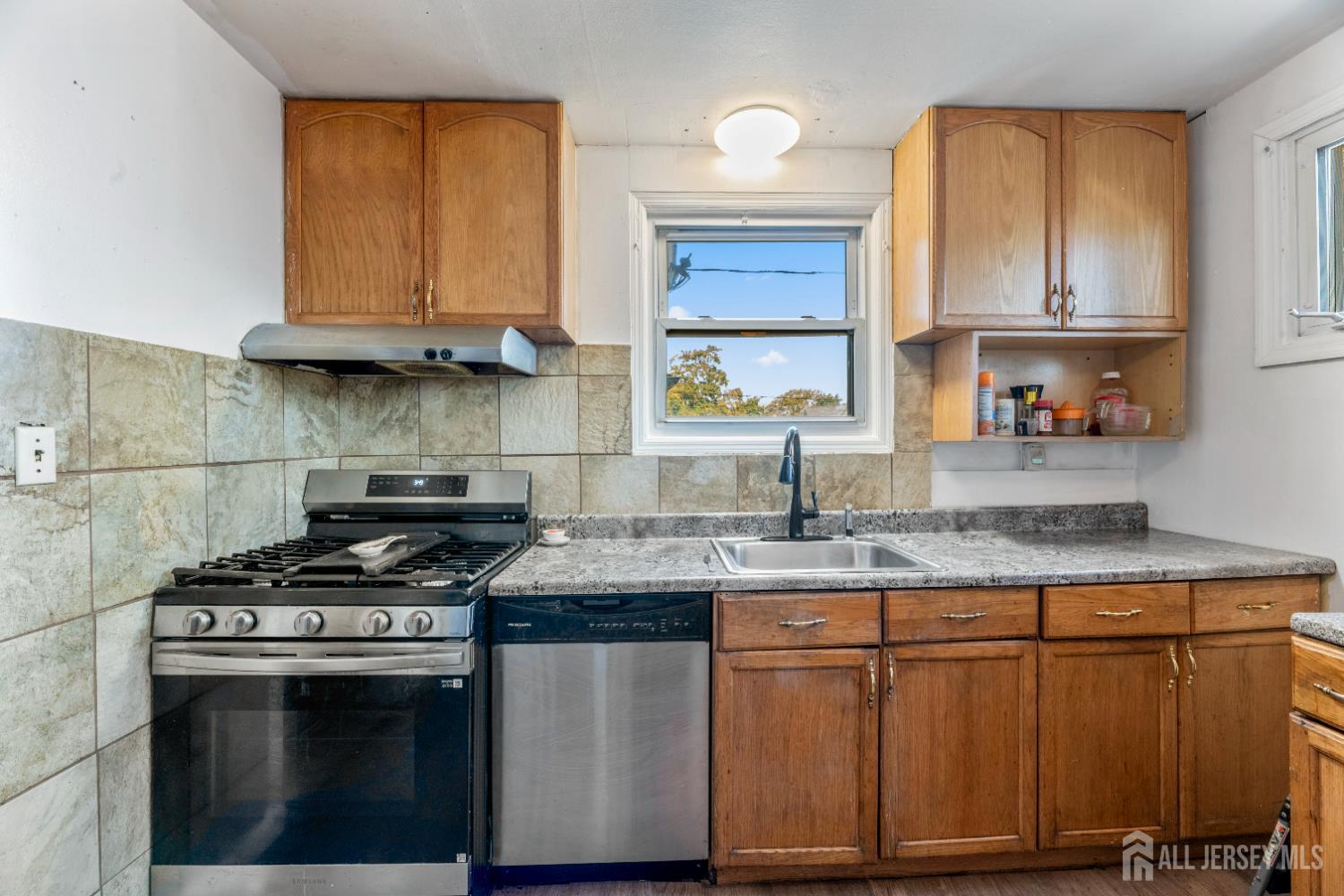 218 Washington Road Sayreville, NJ 08872 - Photo 1 of 21