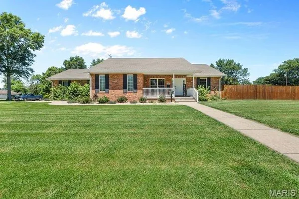 $395,000 | 211 West Old Rte 66 North, Mount Olive, IL 62069