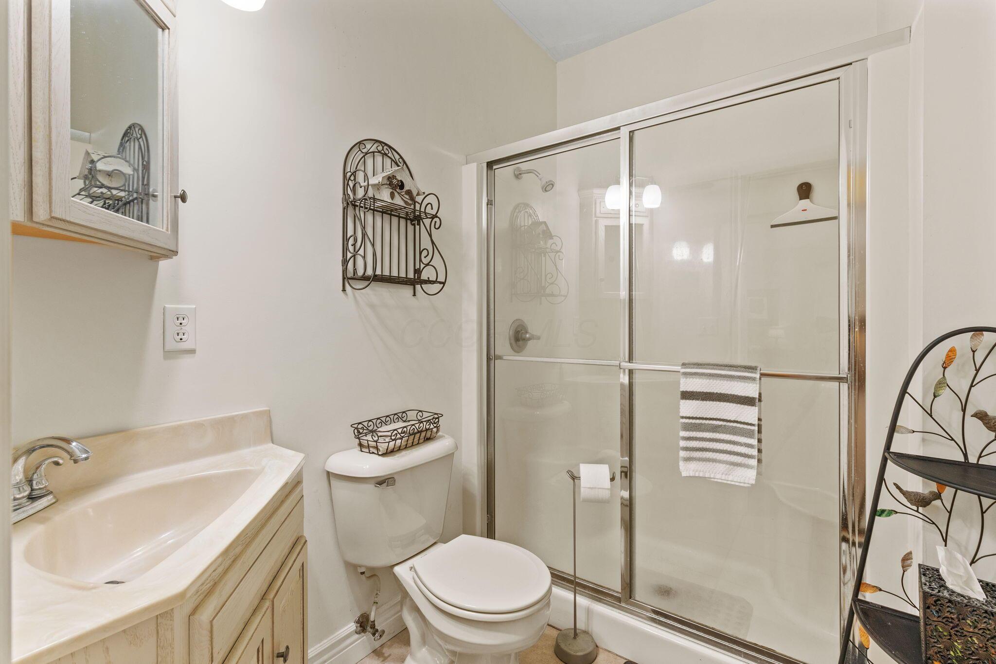 29809 Harry Short Road McArthur, OH 45651 - Photo 31 of 61 Main Full Bathroom - 29809 Harry Short Road, McArthur, OH 45651