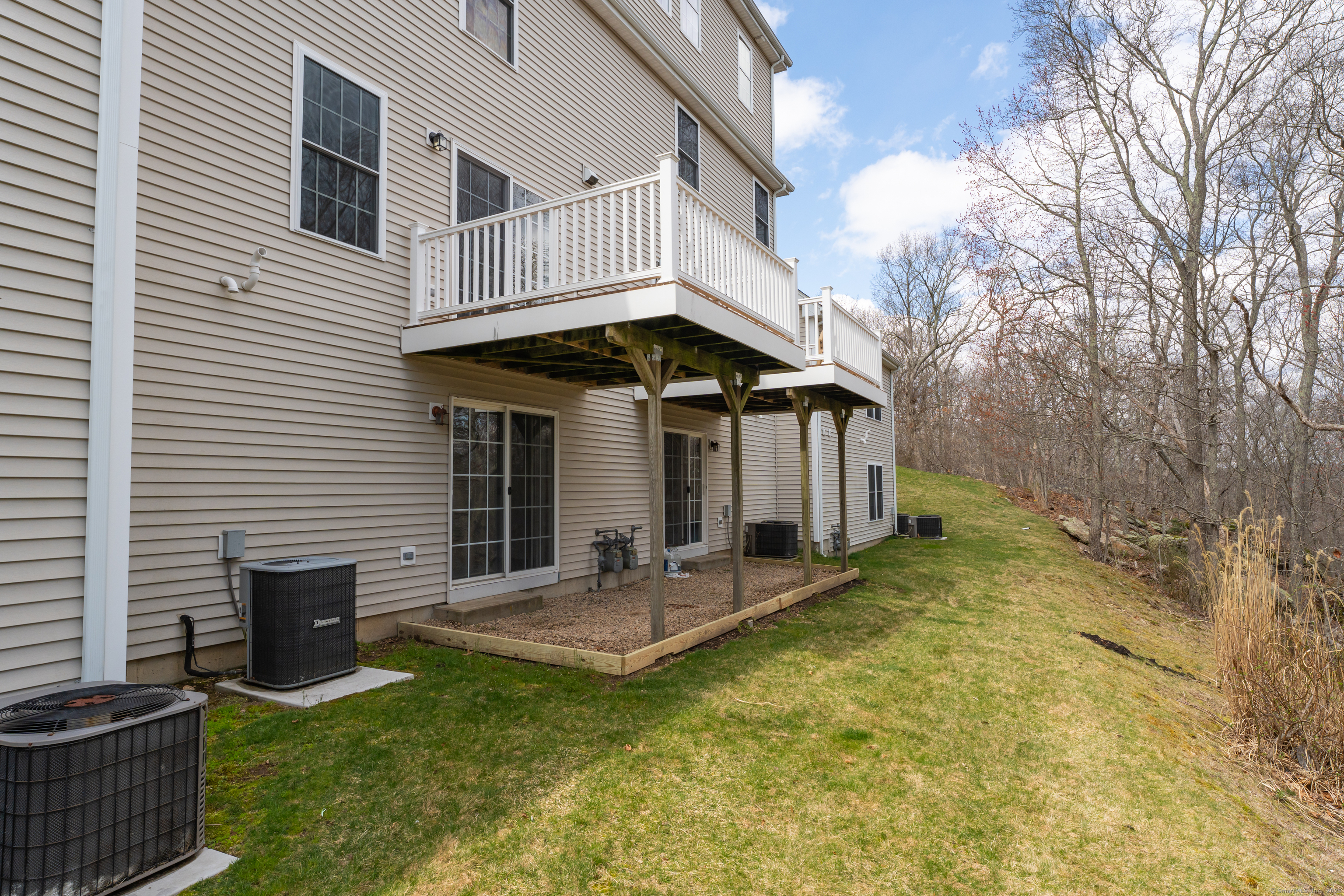 15 Freedom Way, Unit 92 Niantic, CT 06357 - Photo 26 of 33 a backyard of a house with table and chairs