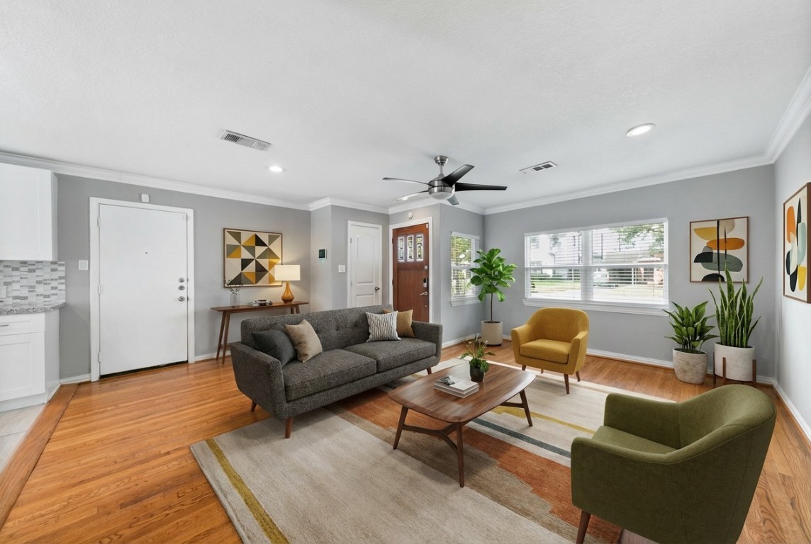 6915 Jalna Street Houston, TX 77055 - Photo 8 of 29 *Virtually Staged*