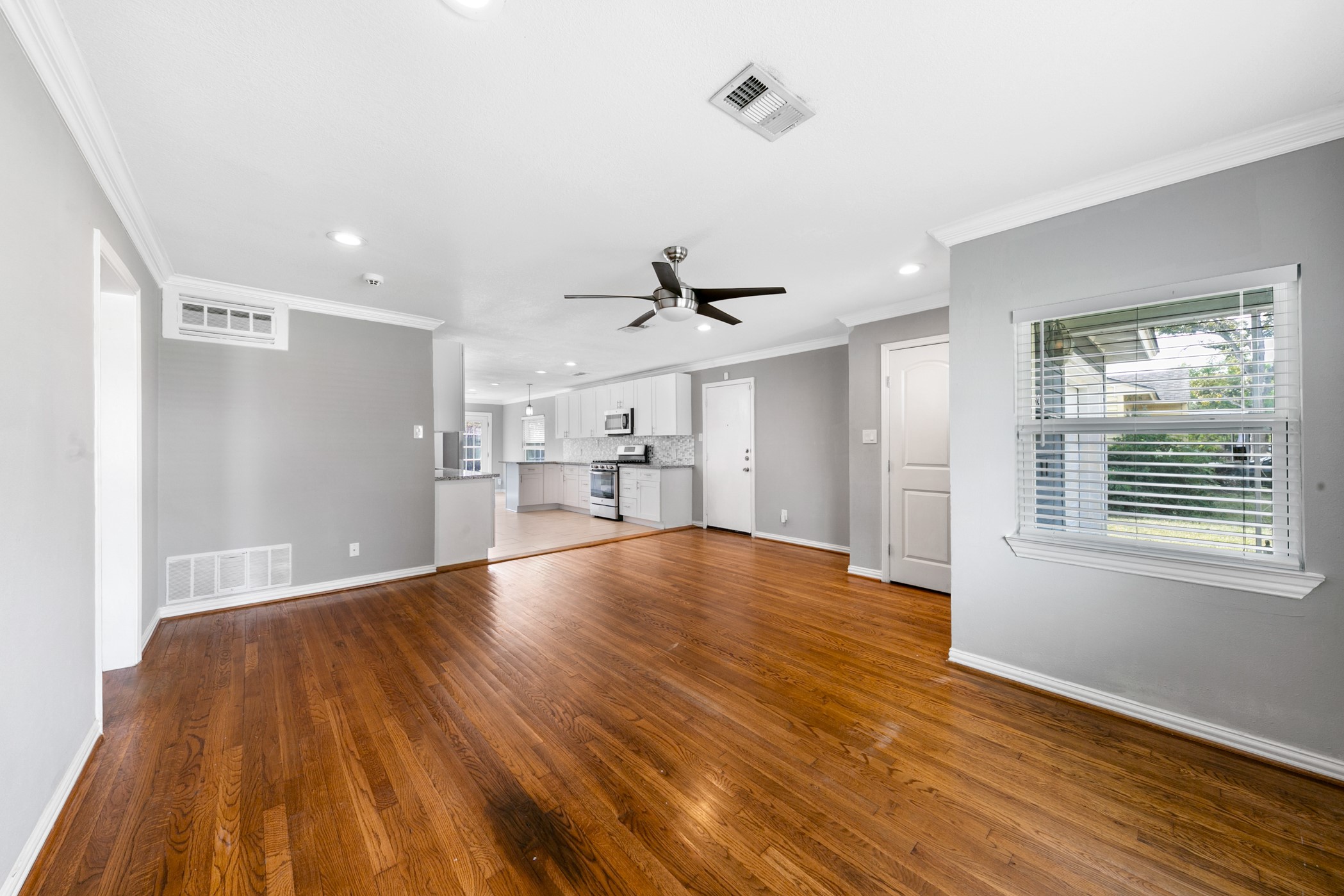 6915 Jalna Street Houston, TX 77055 - Photo 9 of 29 Spacious living area seamlessly opens to the kitchen, perfect for modern living and entertaining.