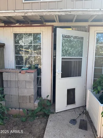 $89,990 | 5363 North Black Canyon Highway, Phoenix, AZ 85015