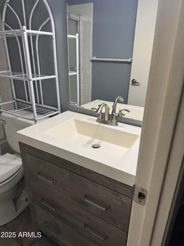 $89,990 | 5363 North Black Canyon Highway, Phoenix, AZ 85015