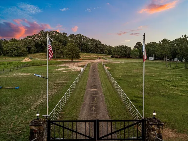 a view of a tennis court