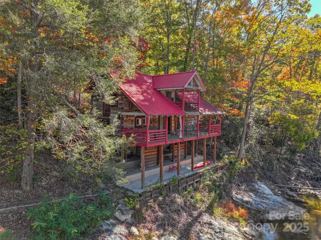 a view of a backyard with garden