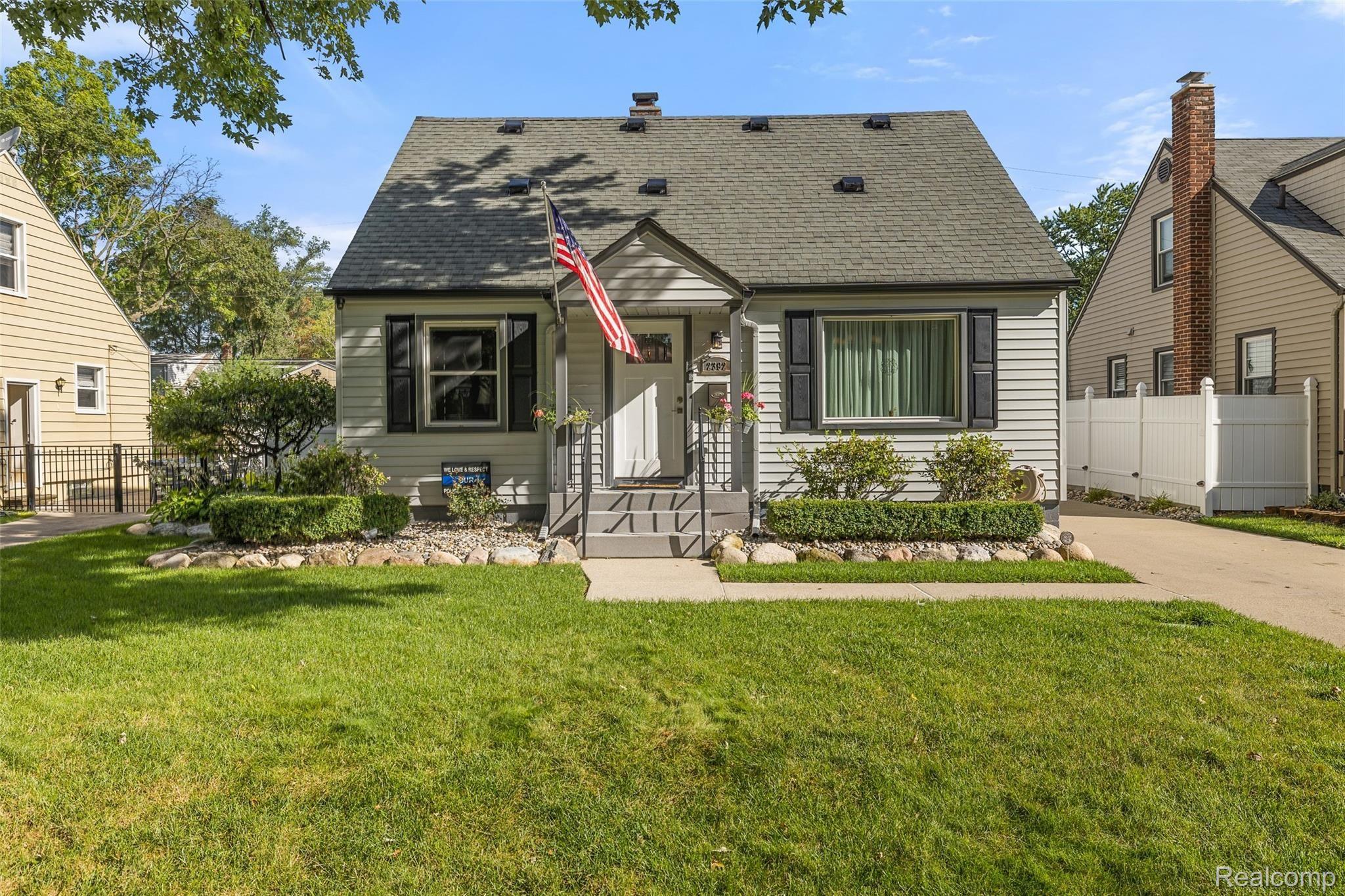 2392 Columbia Road Berkley, MI 48072 - Photo 2 of 55 2392 Columbia Rd-2.jpg