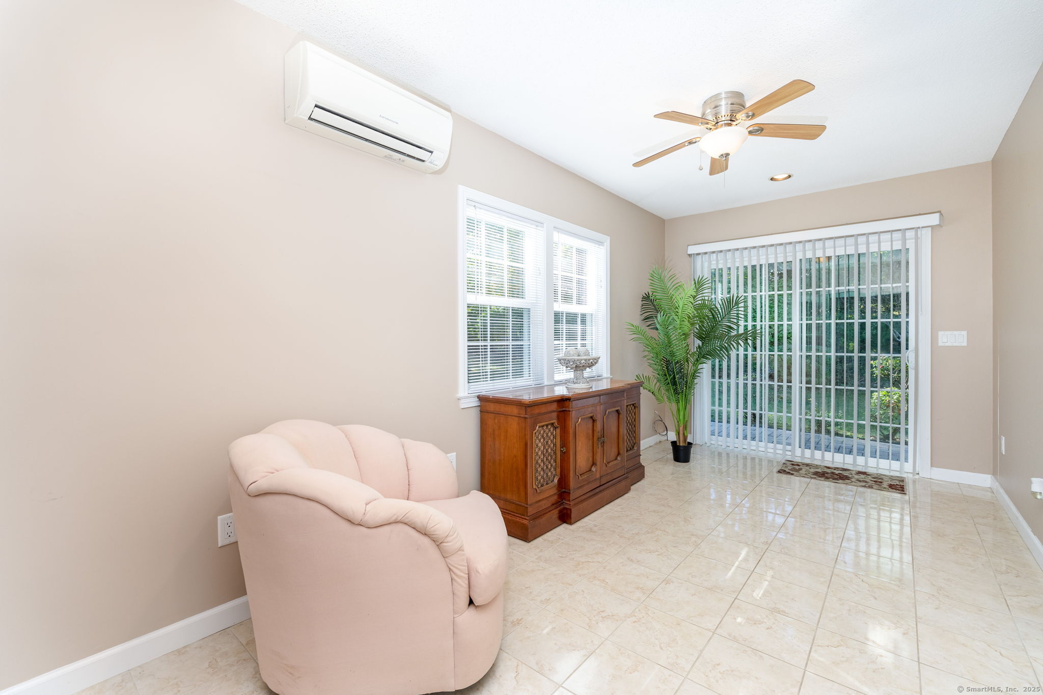 101 Collier Road Wethersfield, CT 06109 - Photo 17 of 40 a living room with furniture