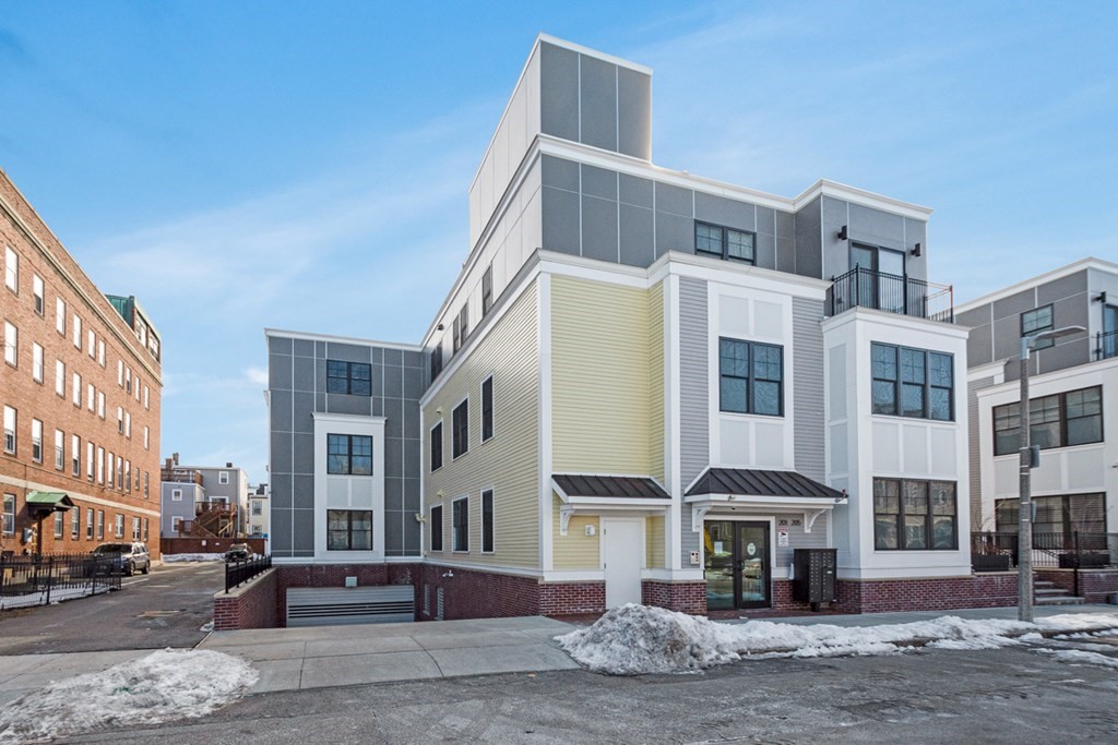 205 E Street, Unit 2S Boston, MA 02127 - Photo 1 of 27