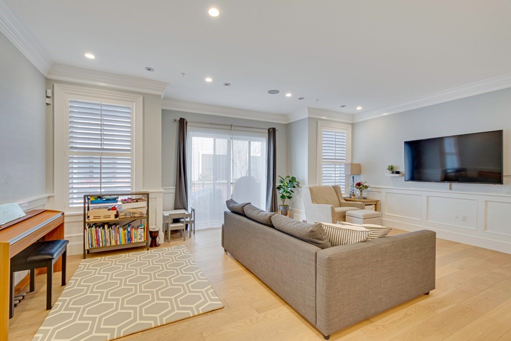 205 E Street, Unit 2S Boston, MA 02127 - Photo 12 of 27