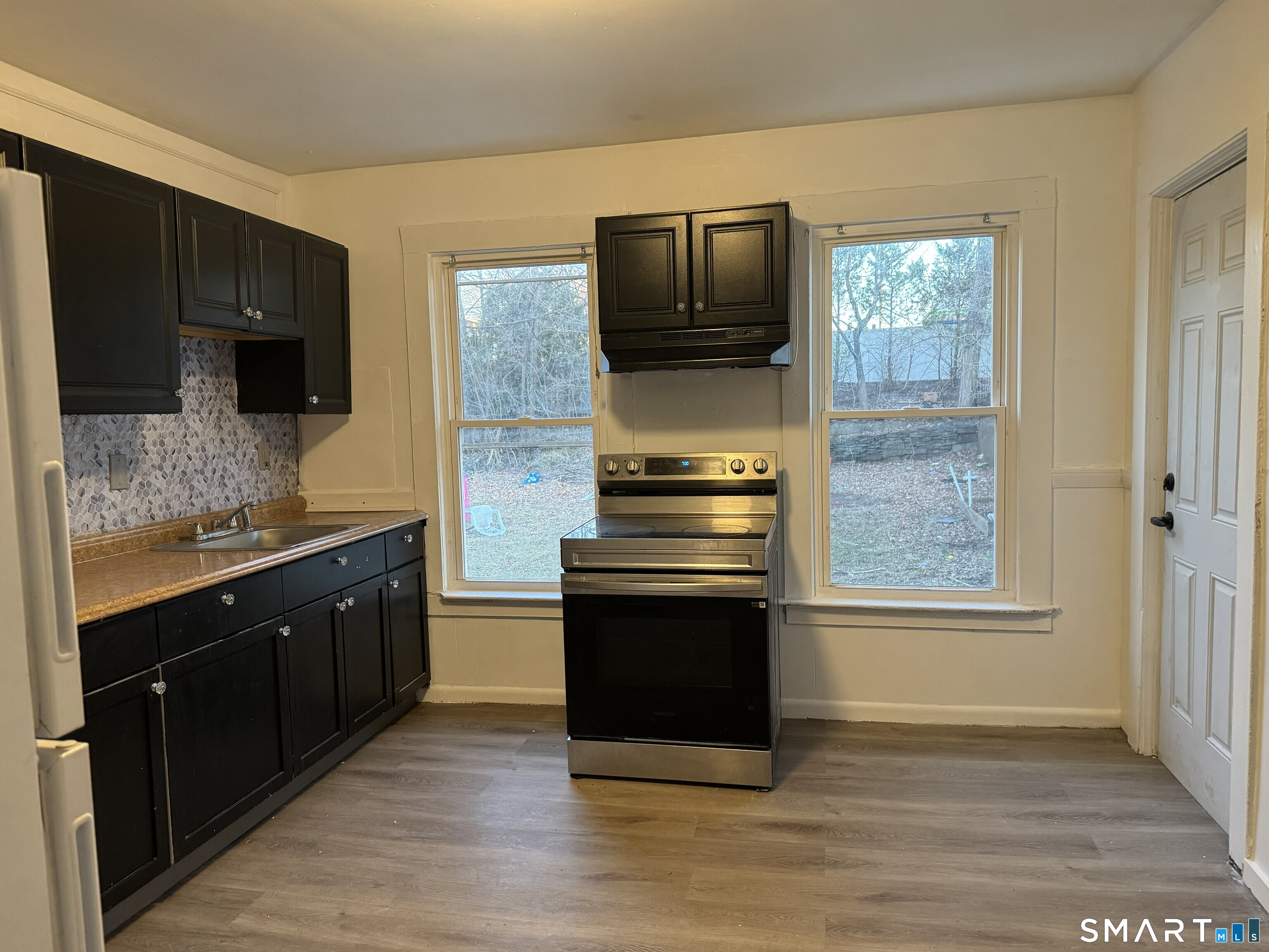 14 Delmont Street Manchester, CT 06042 - Photo 8 of 37