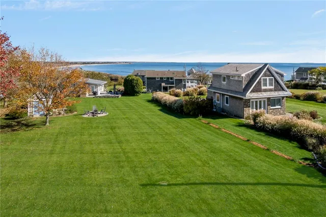 $895,000 | 18 Old Barn Road, Little Compton, RI 02837