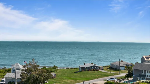 $895,000 | 18 Old Barn Road, Little Compton, RI 02837