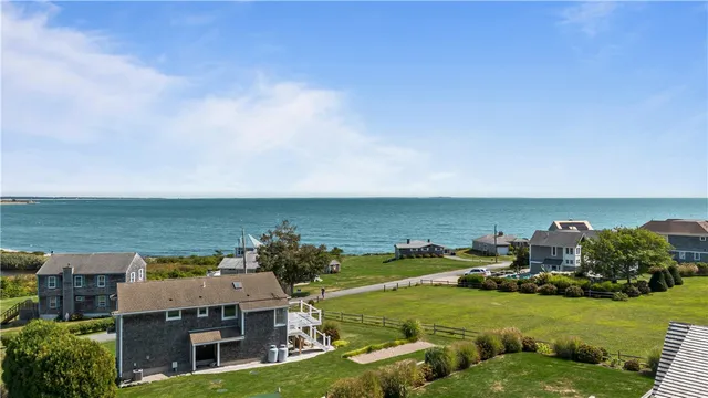 $895,000 | 18 Old Barn Road, Little Compton, RI 02837