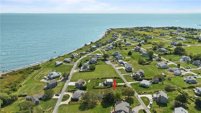 $895,000 | 18 Old Barn Road, Little Compton, RI 02837