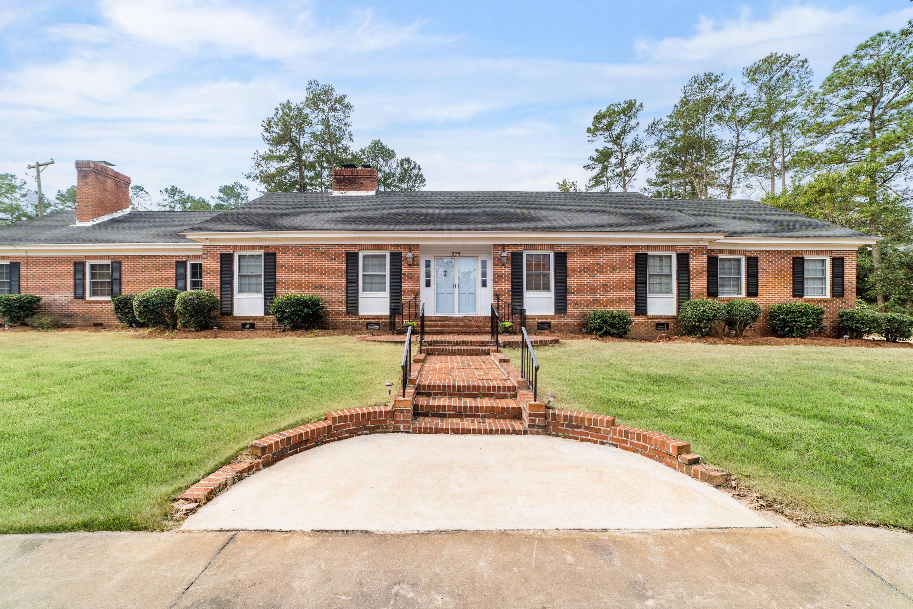 375 Hungerpiller Street Elloree, SC 29047 - Photo 1 of 36 DSC05368