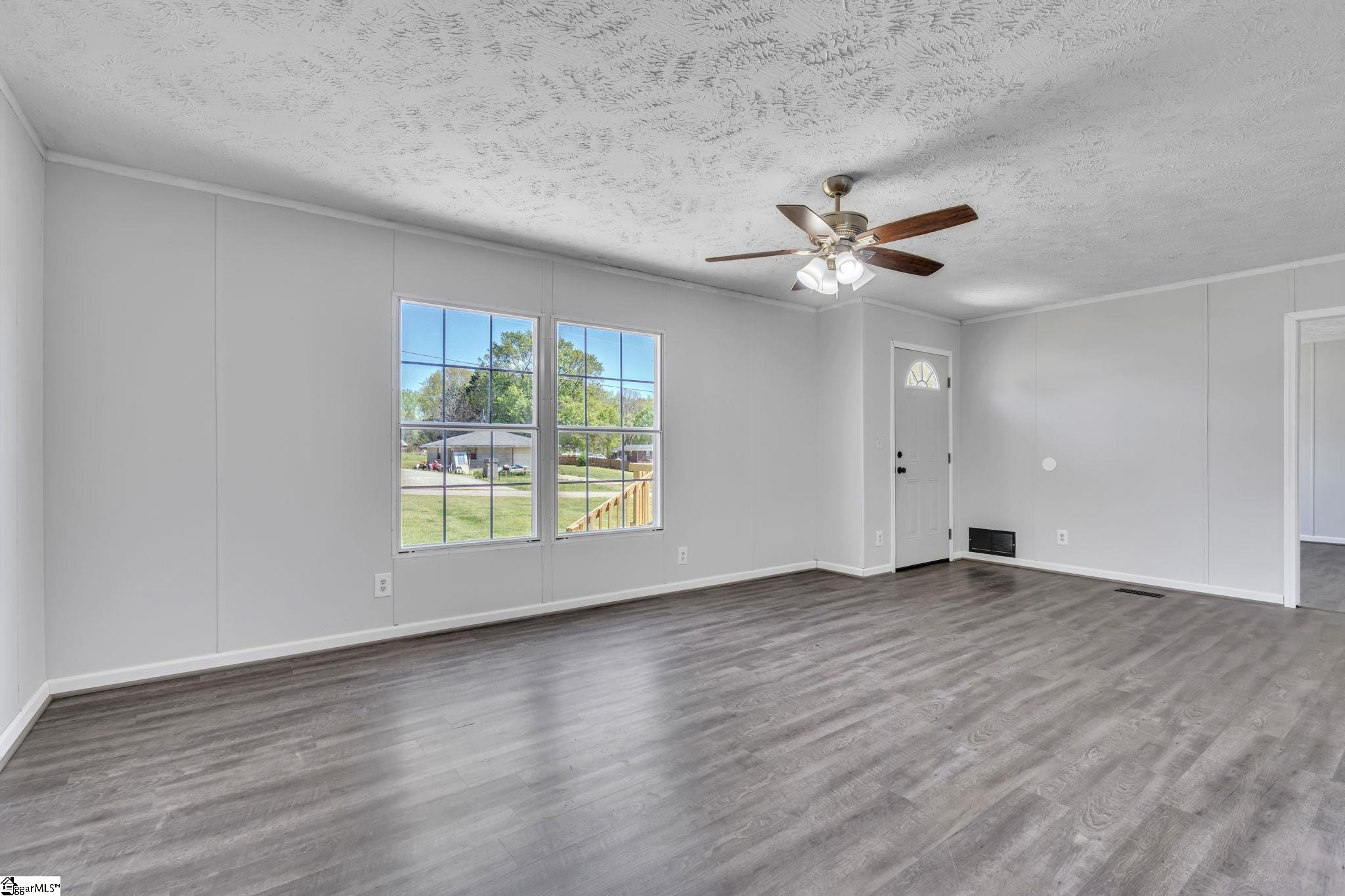 119 Ray Drive Pickens, SC 29671 - Photo 4 of 28