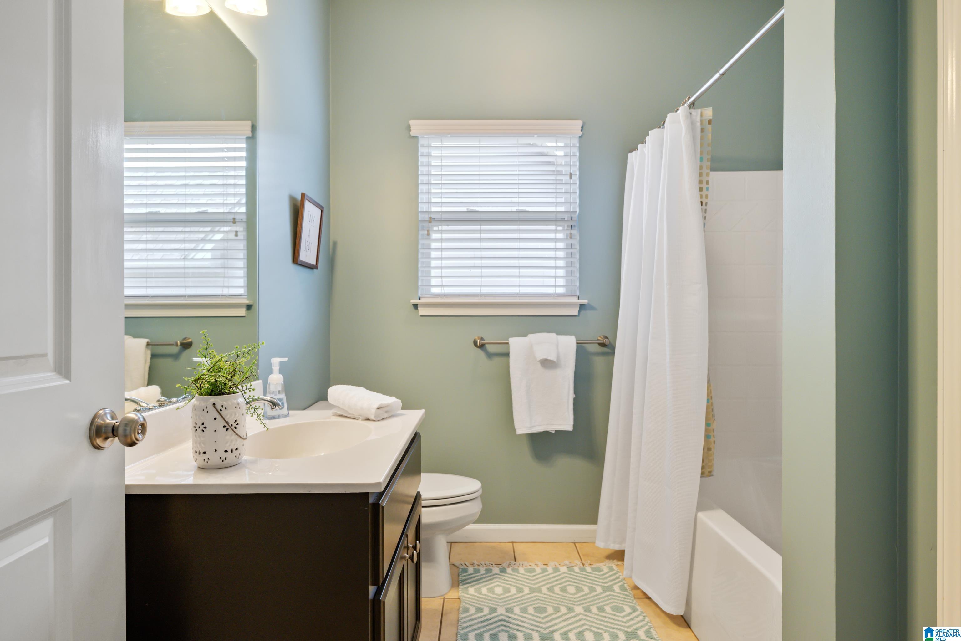 911 Valley Circle Leeds, AL 35094 - Photo 23 of 35