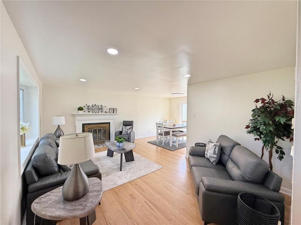 2429 Rose Garden Road Pittsburgh, PA 15220 - Photo 2 of 27