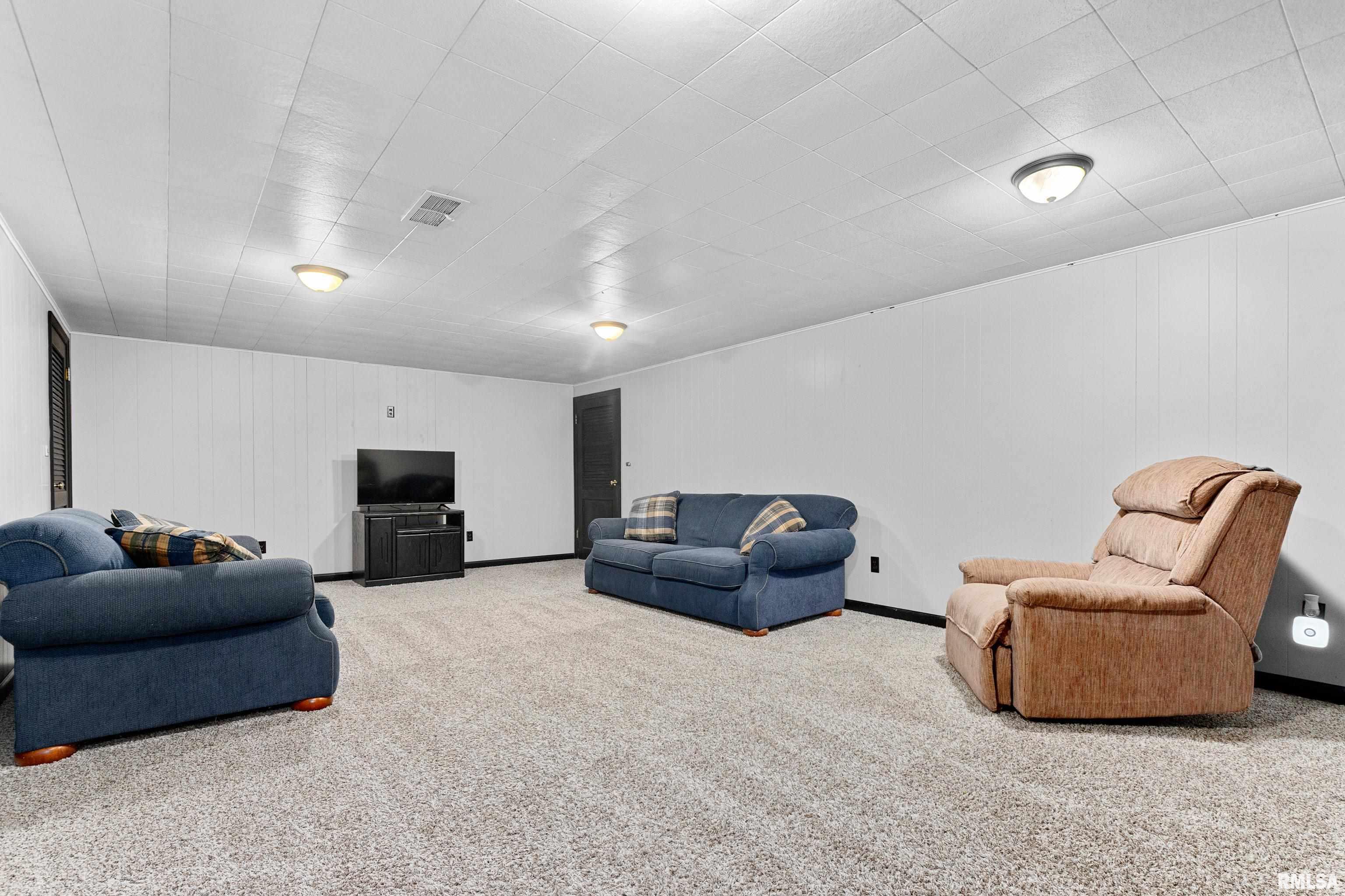 419 West Stonegate Road Peoria, IL 61614 - Photo 25 of 38 Gallery Image 25