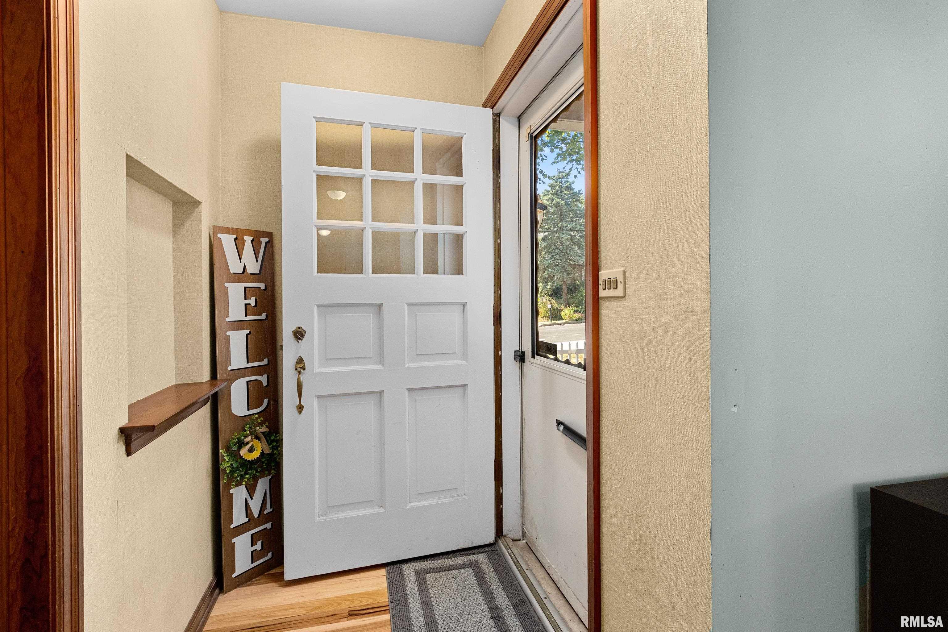 419 West Stonegate Road Peoria, IL 61614 - Photo 4 of 38 Gallery Image 4