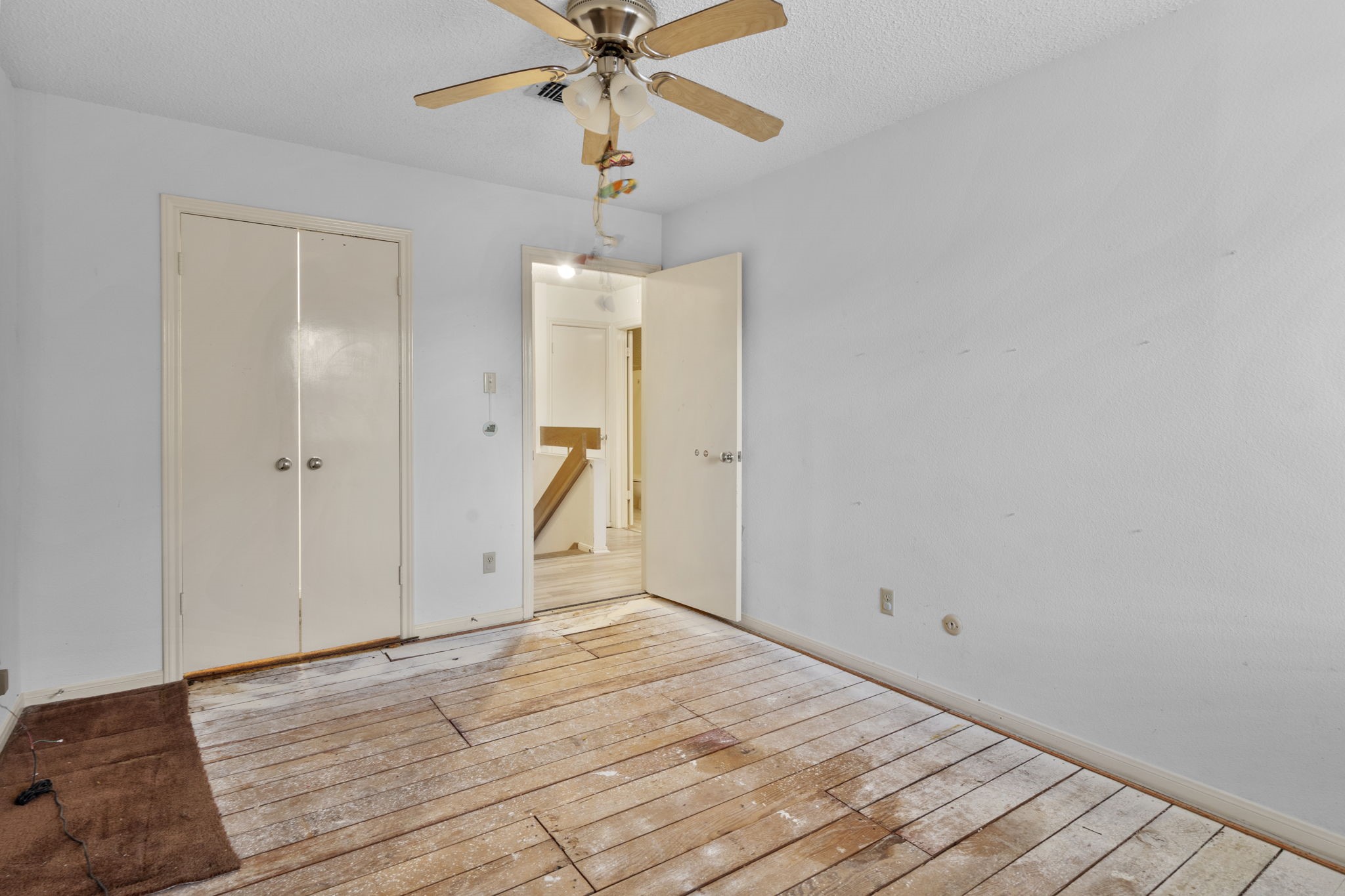 8239 Twin Tree Lane Houston, TX 77071 - Photo 19 of 28 Upstairs Bedroom #1