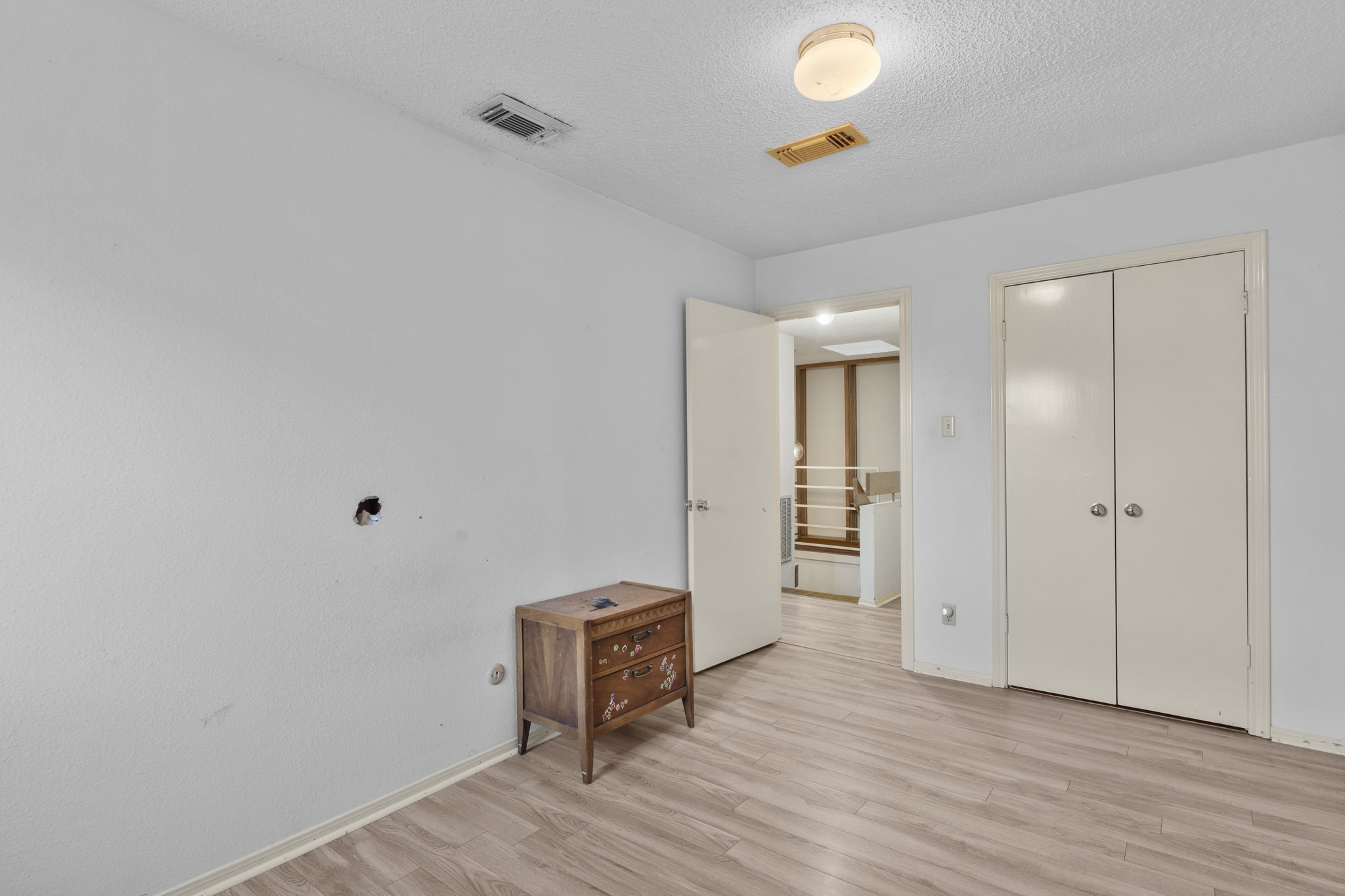 8239 Twin Tree Lane Houston, TX 77071 - Photo 23 of 28 Upstairs Bedroom #2