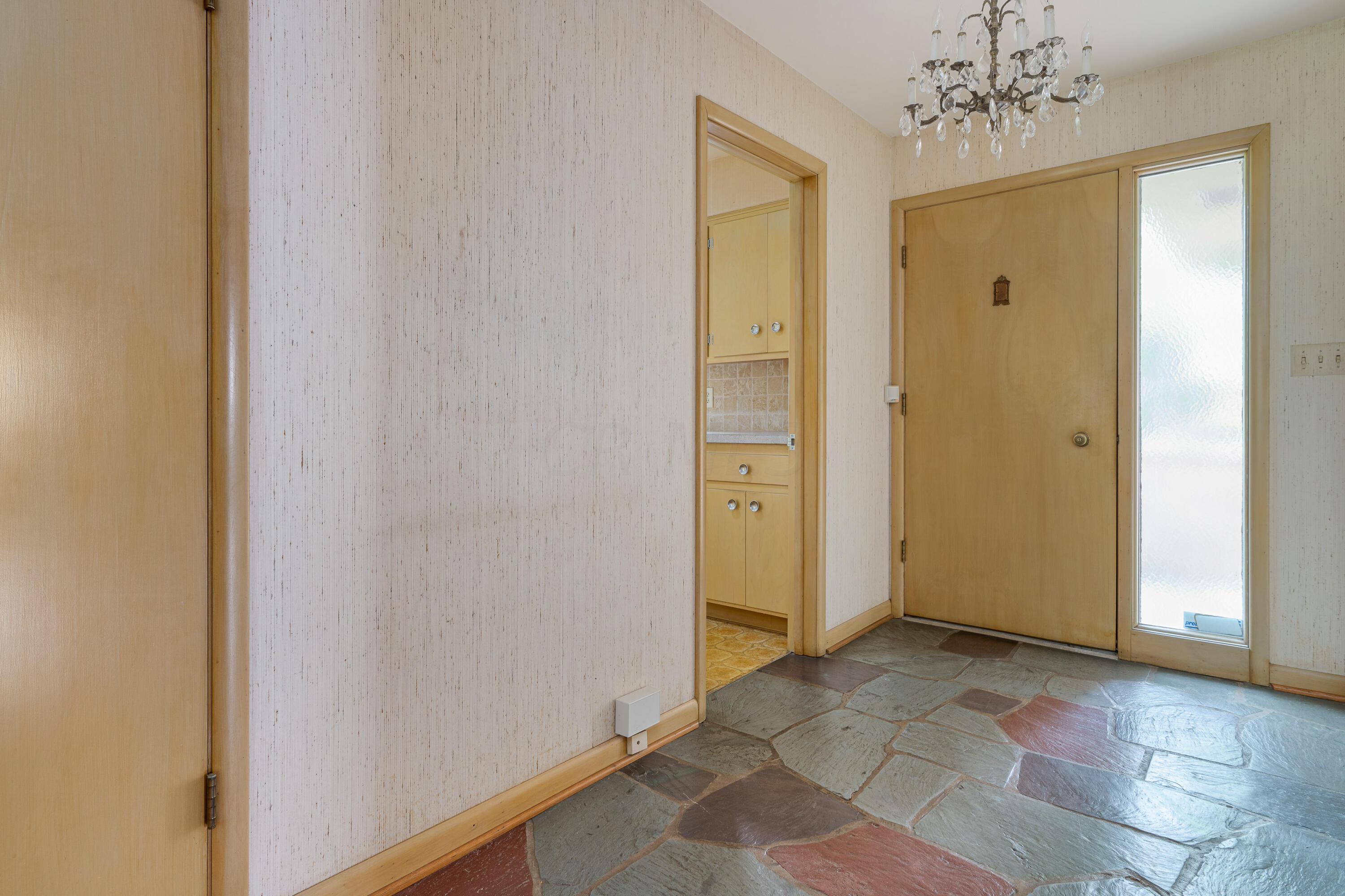 3885 Chevington Road Columbus, OH 43220 - Photo 6 of 34 Front Entry Foyer