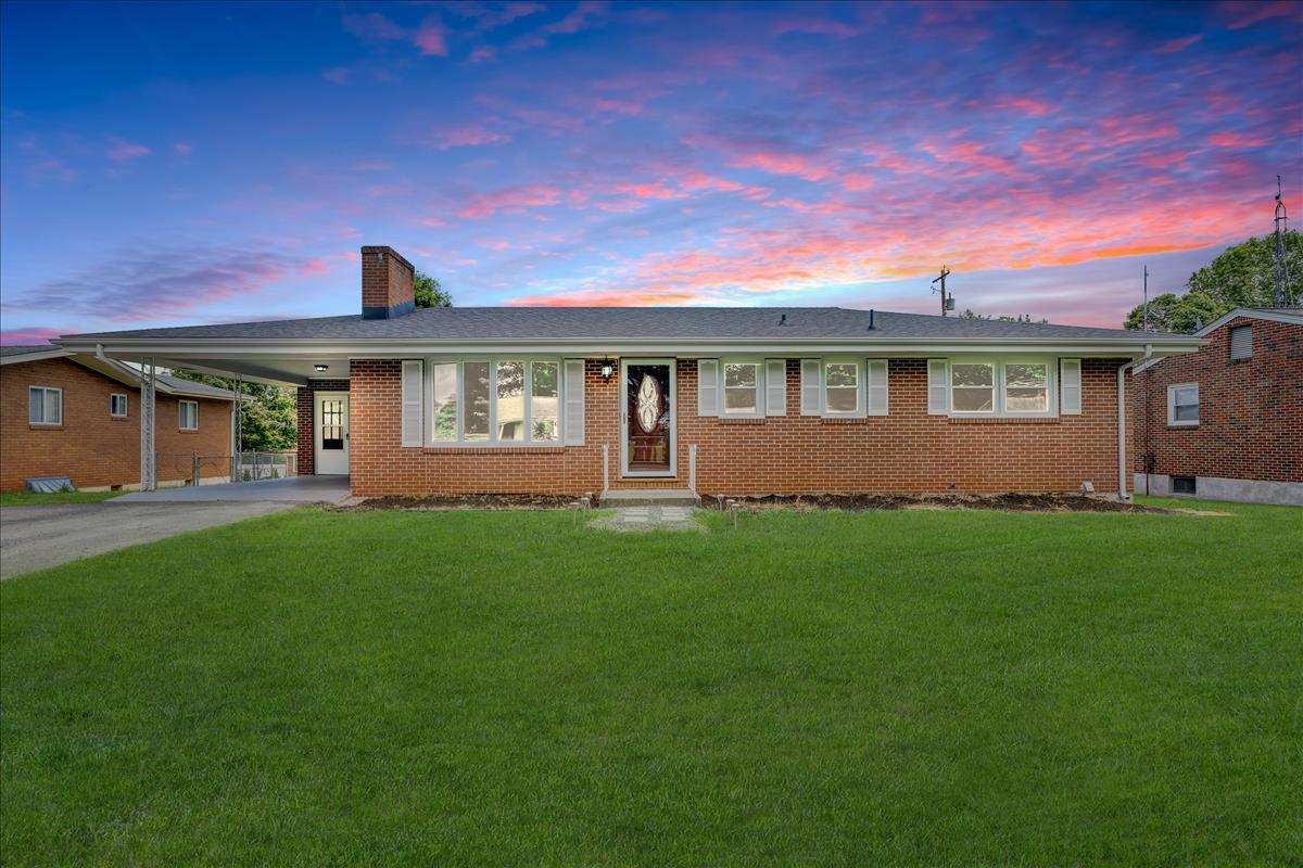 5523 Littleton Road Roanoke, VA 24012 - Photo 1 of 26 twilight