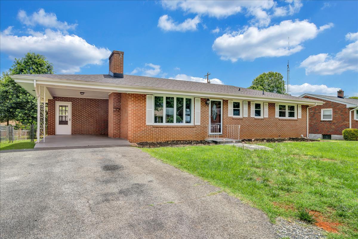 5523 Littleton Road Roanoke, VA 24012 - Photo 2 of 26 front of house 2