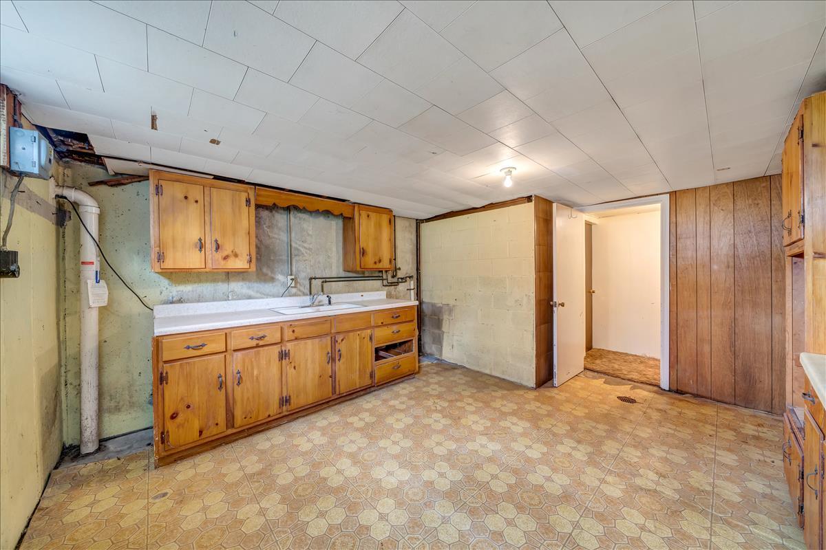 5523 Littleton Road Roanoke, VA 24012 - Photo 21 of 26 laundry room 2
