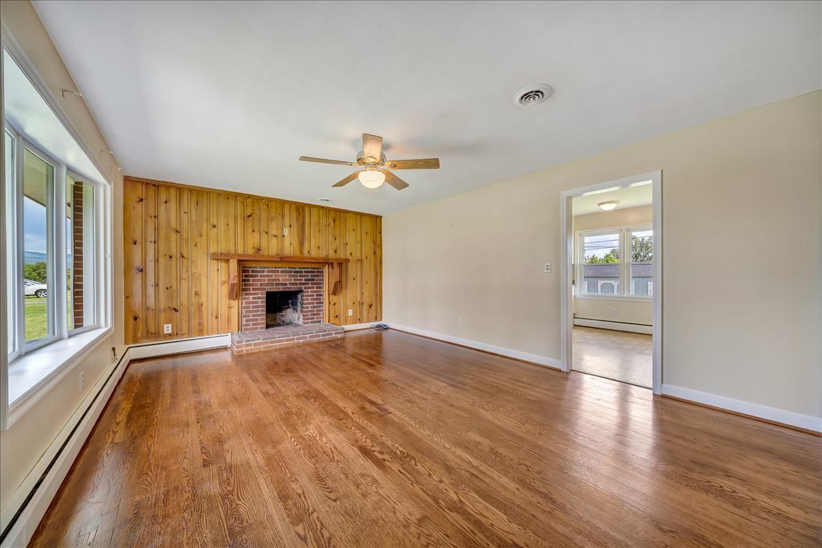 5523 Littleton Road Roanoke, VA 24012 - Photo 5 of 26 living room 3