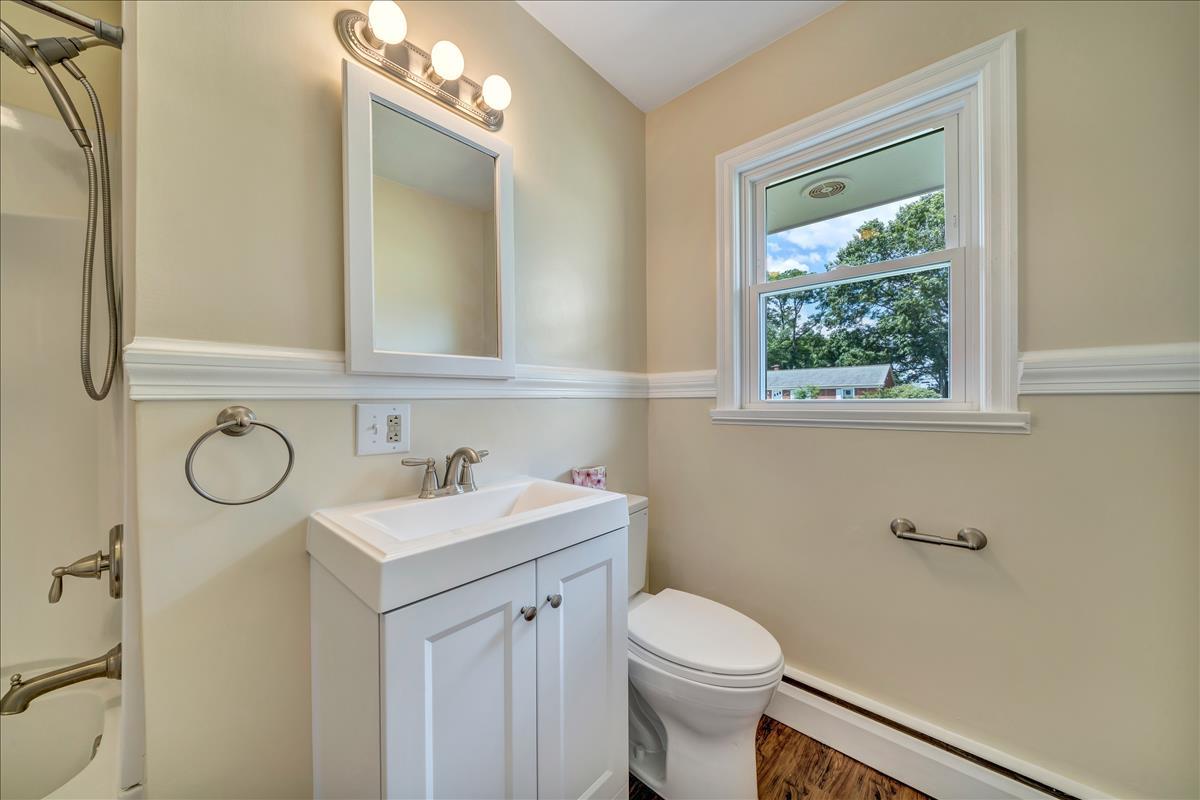 5523 Littleton Road Roanoke, VA 24012 - Photo 6 of 26 full bath entry