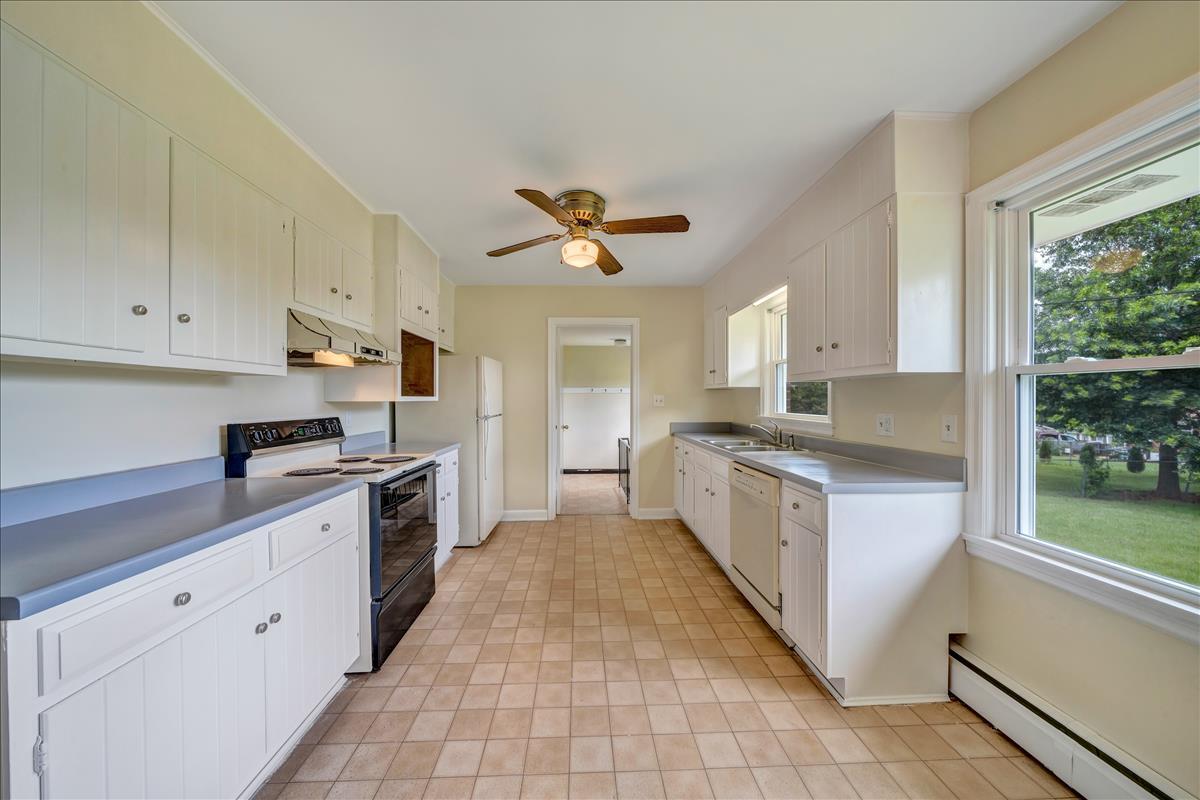 5523 Littleton Road Roanoke, VA 24012 - Photo 8 of 26 kitchen 2