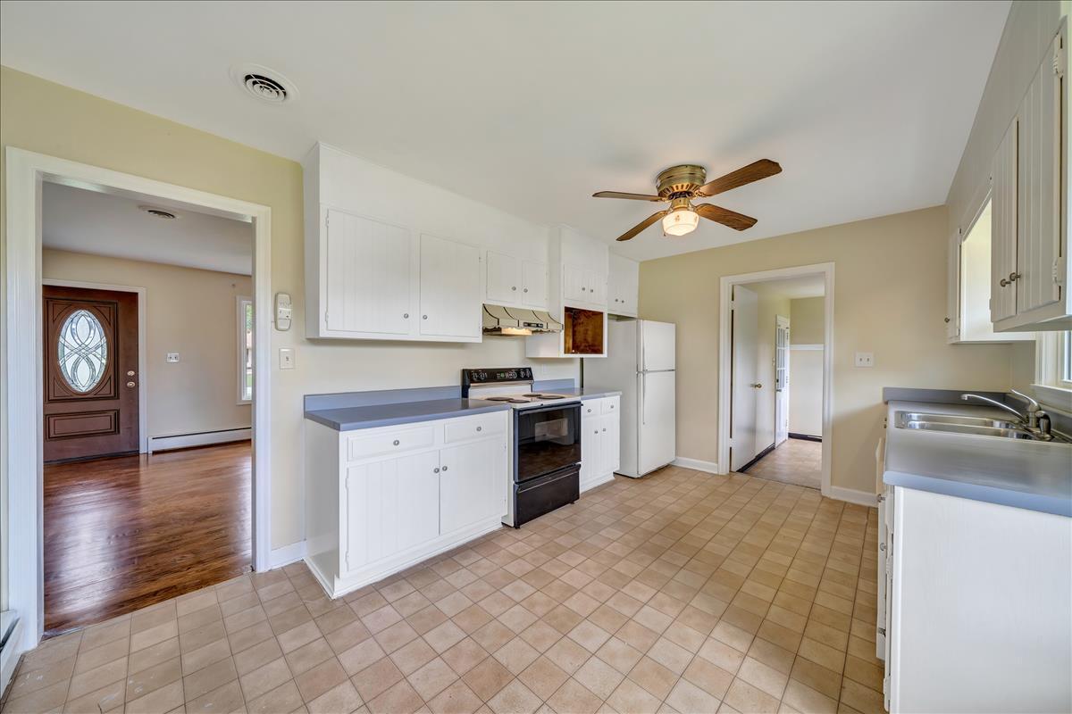 5523 Littleton Road Roanoke, VA 24012 - Photo 9 of 26 kitchen 3