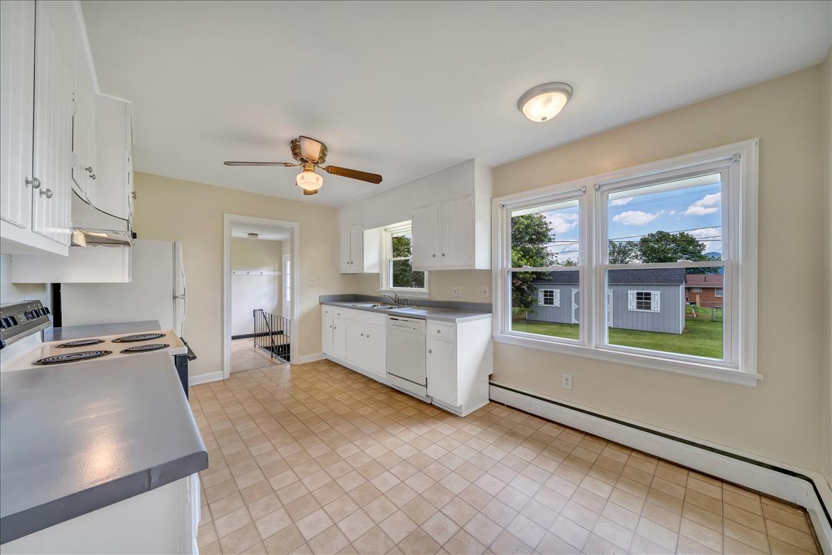 5523 Littleton Road Roanoke, VA 24012 - Photo 10 of 26 kitchen 4